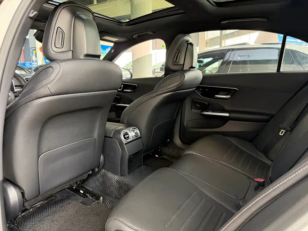 Mercedes-Benz C-Class 2022 — фото 8