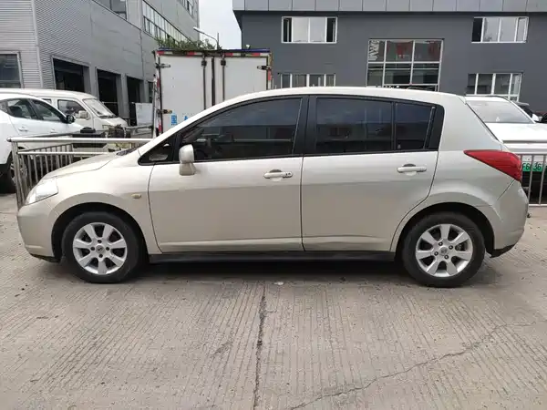 Nissan Tiida 2006