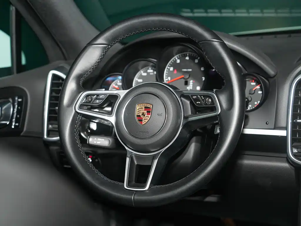 Porsche Cayenne 2018 — фото 18