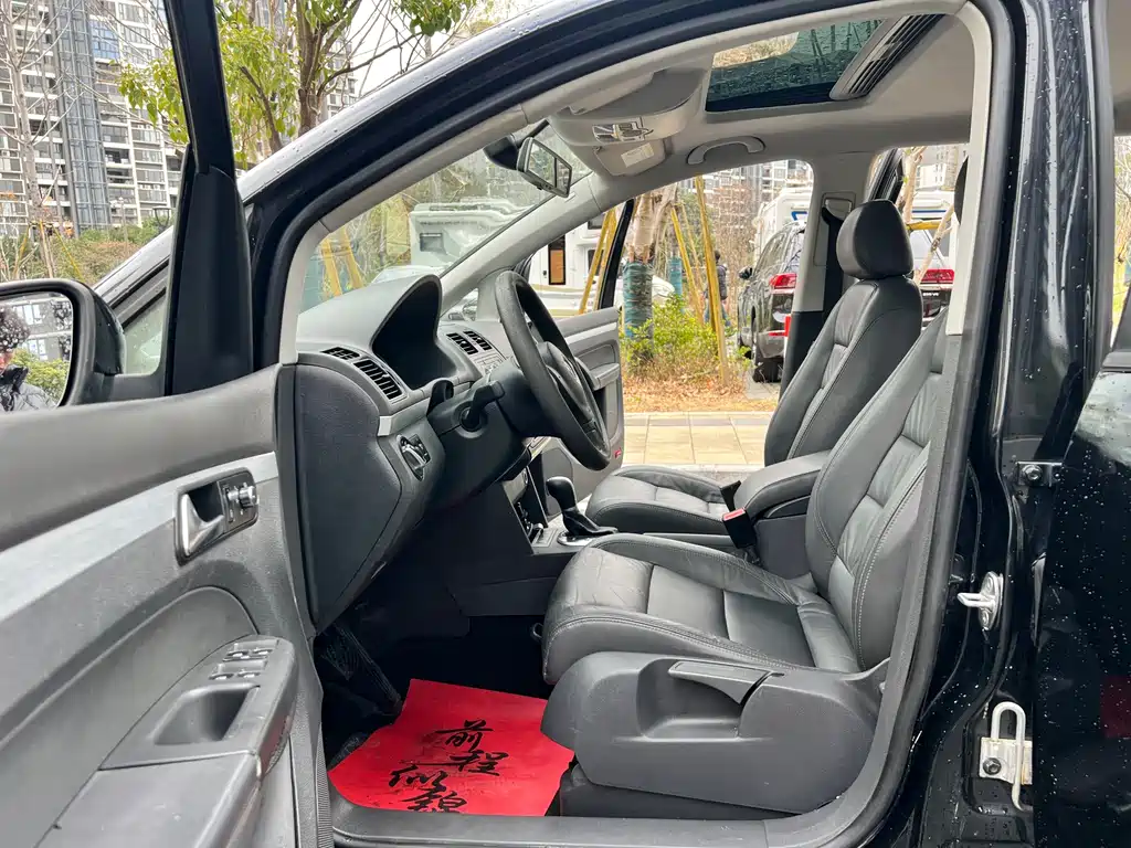 Volkswagen Touran 2015 — фото 19
