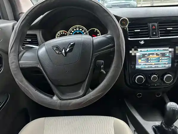 Wuling Rongguang V 2016