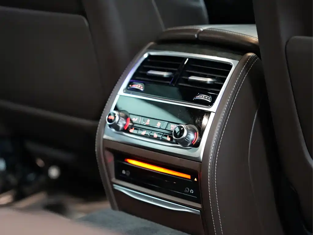 BMW 7 Series 2018 — фото 32