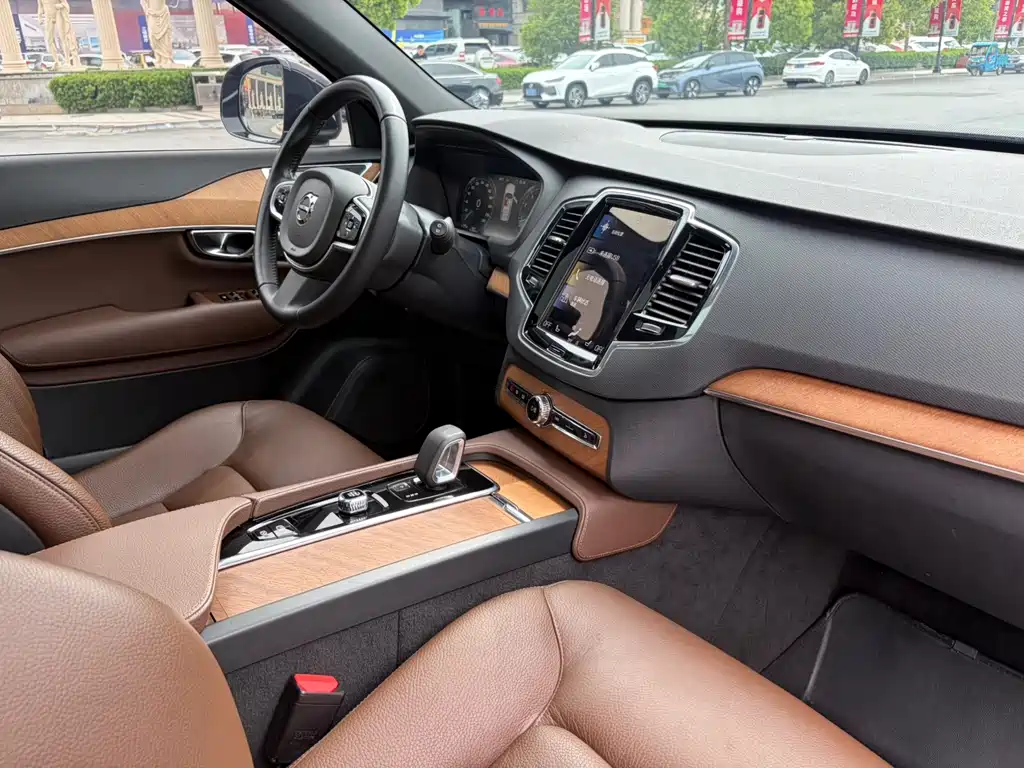 Volvo XC90 2022 — фото 12