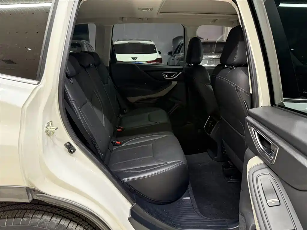 Subaru Forester 2022 — фото 12