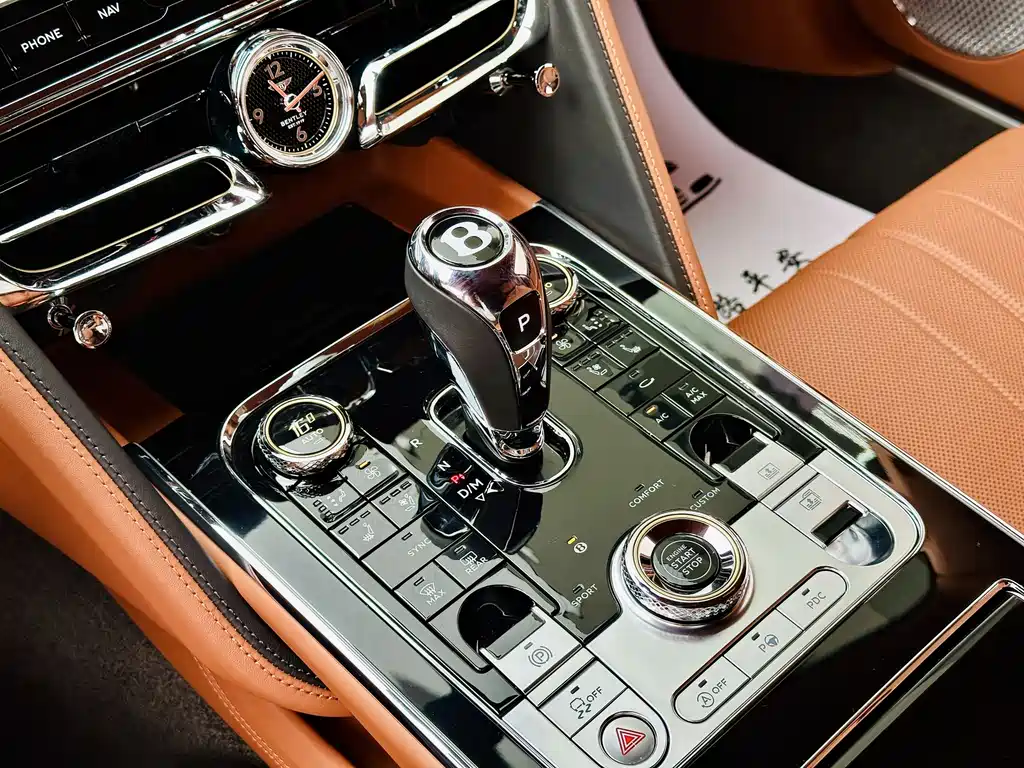 Bentley Flying Spur 2023 — фото 12