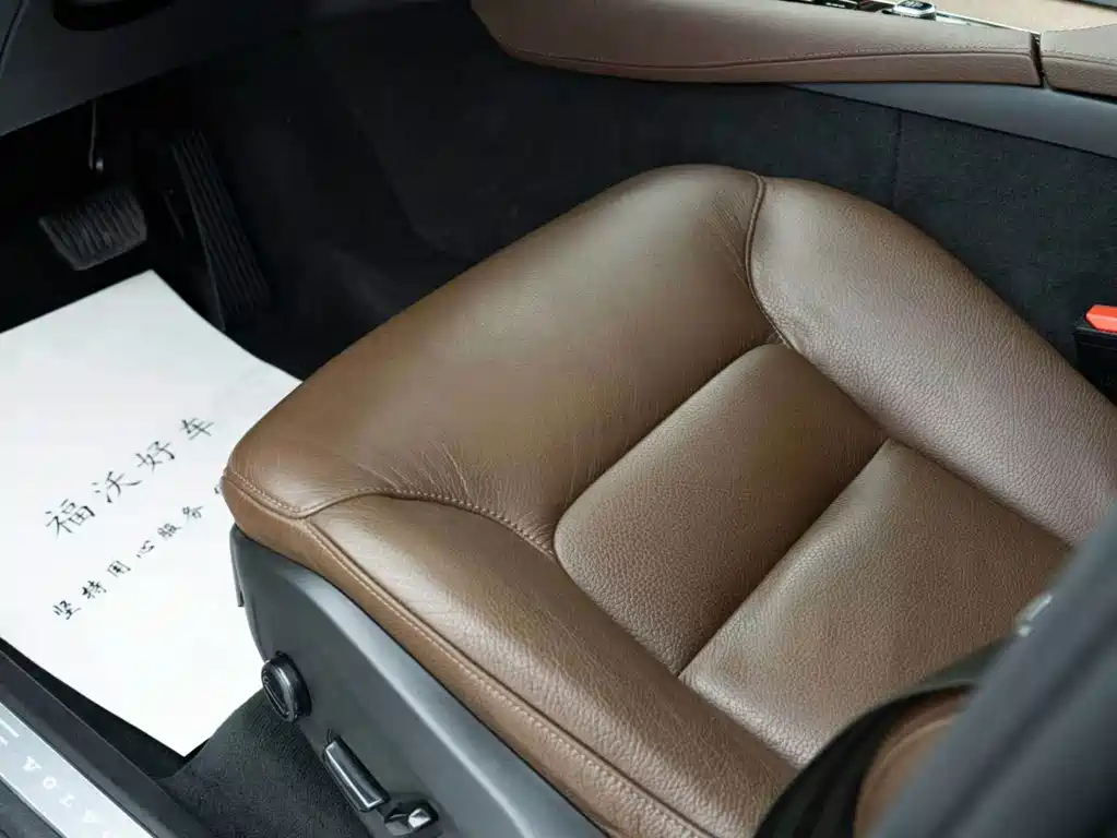 Volvo XC90 2021 — фото 23