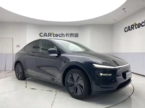 Tesla Model Y 2025