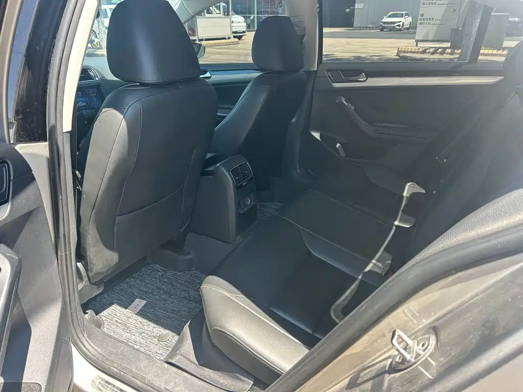 Volkswagen Sagitar 2016
