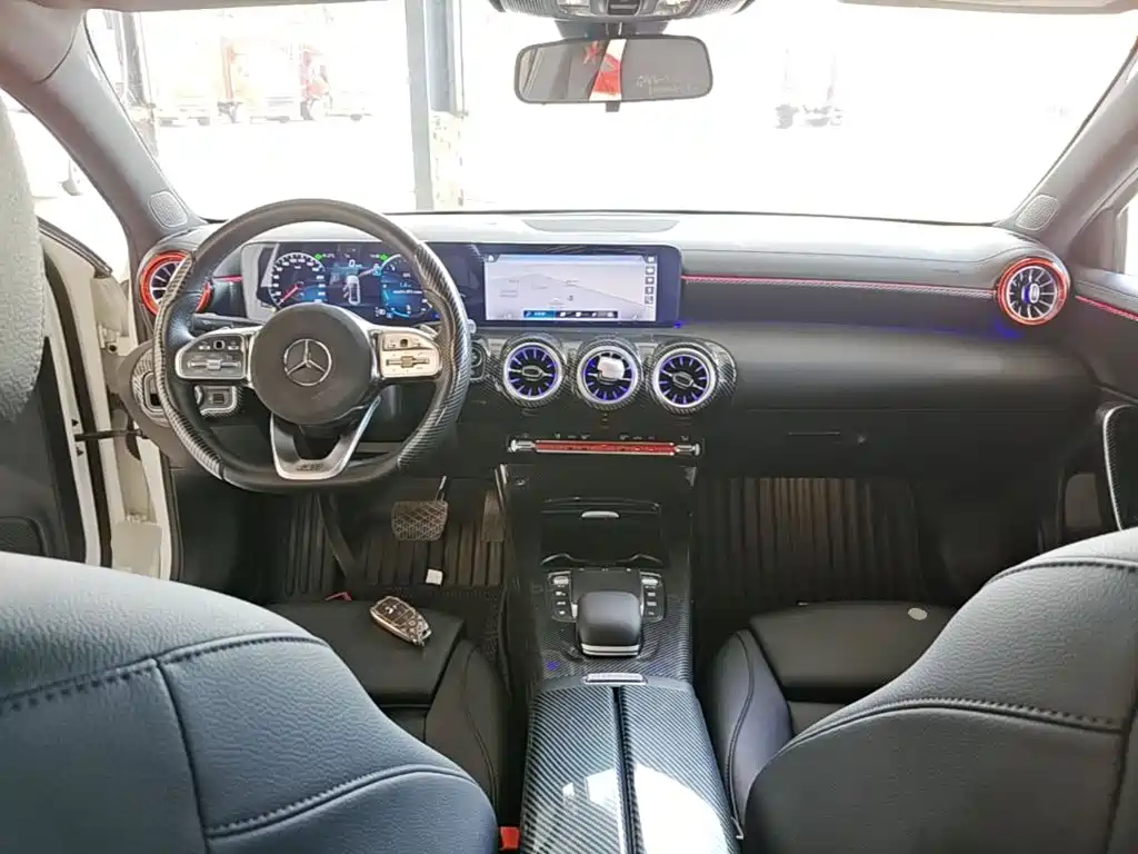 Mercedes-Benz A-Class 2022 — фото 10