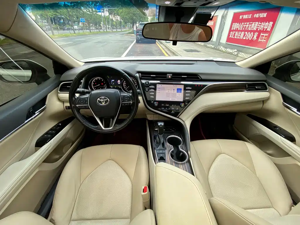 Toyota Camry 2019 — фото 3