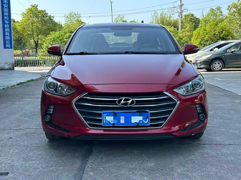 Hyundai Elantra 2018 — фото 2
