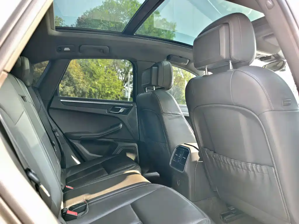 Porsche Macan 2017 — фото 19