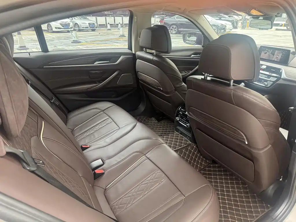 BMW 5 Series 2020 — фото 15