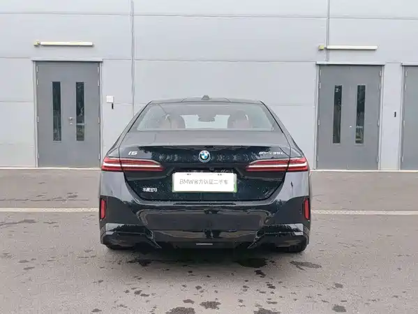 BMW i5 2026