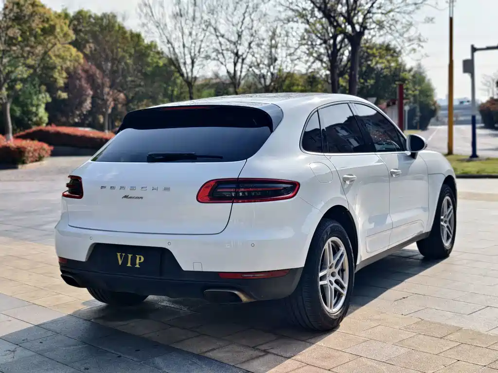 Porsche Macan 2017 — фото 11