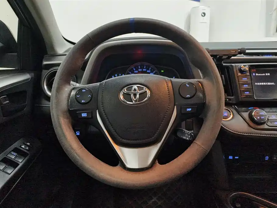 Toyota RAV4 2018 — фото 15