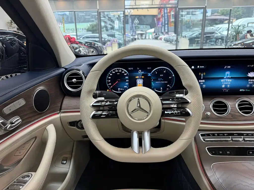Mercedes-Benz E-Class 2023 — фото 16
