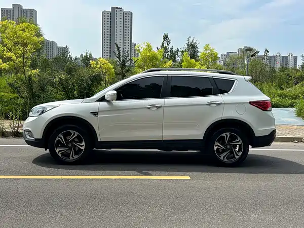 Dongfeng Fengshen AX7 2017