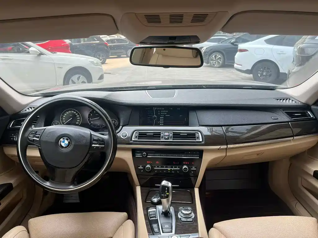 BMW 7 Series 2012 — фото 4