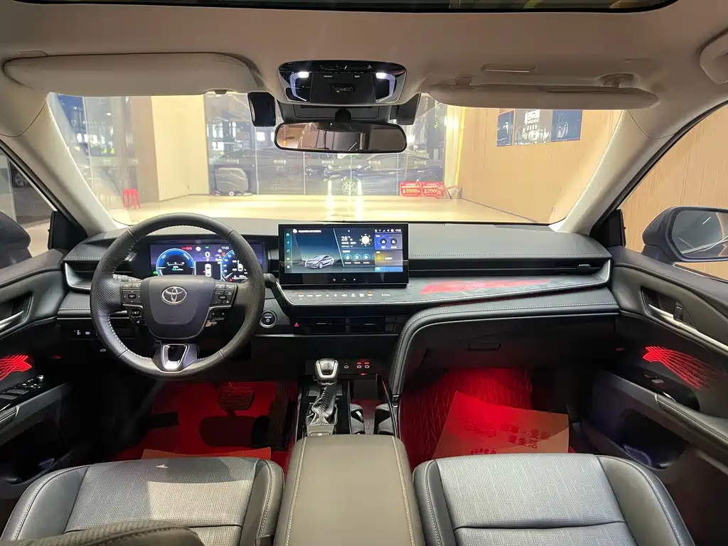 Toyota Camry 2024 — фото 10