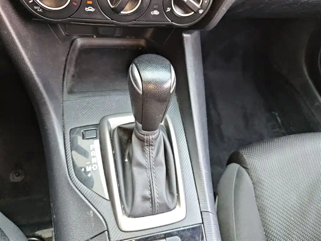 Mazda 3 Axela 2017 — фото 14