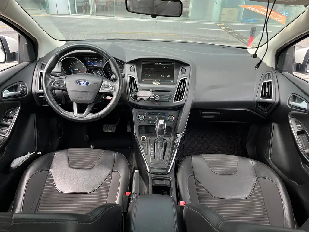 Ford Focus 2015 — фото 12