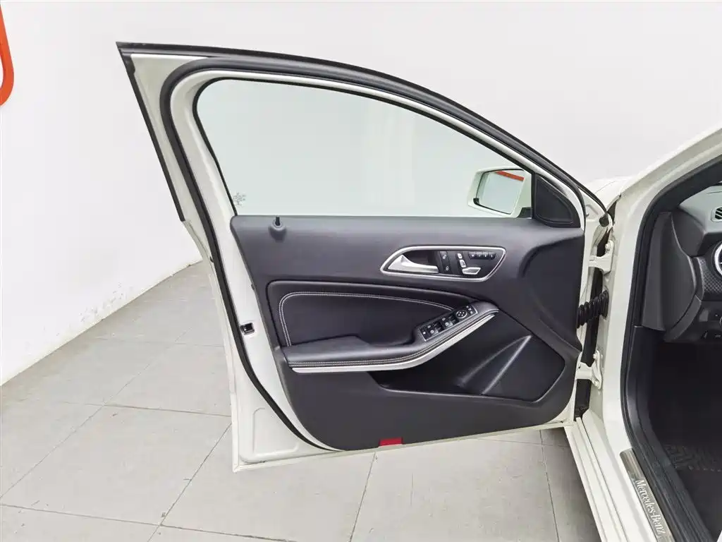 Mercedes-Benz A-Class 2018 — фото 8