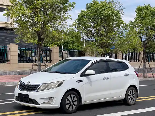 Kia K2 2015