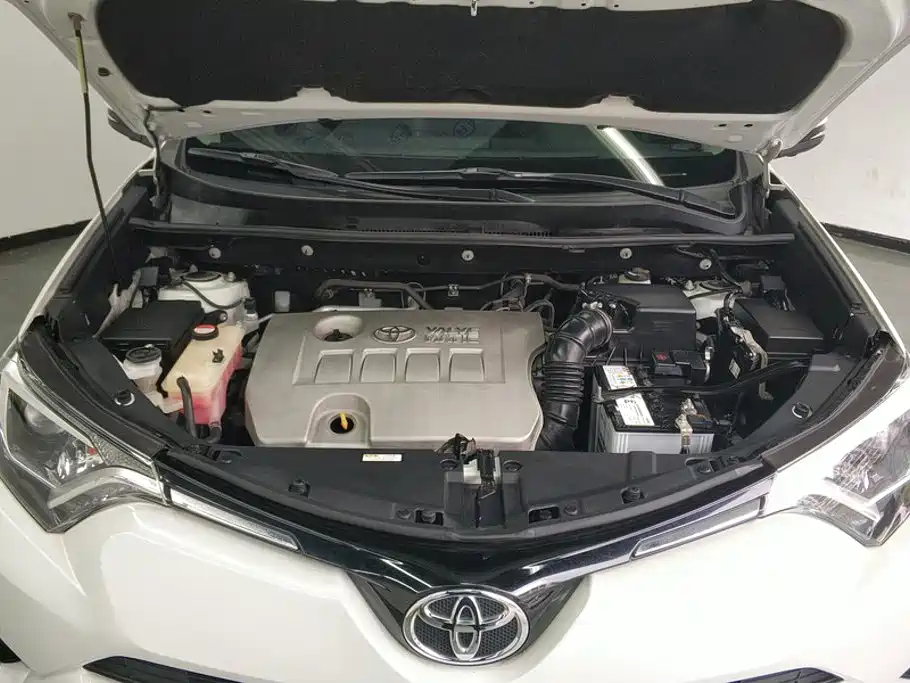 Toyota RAV4 2018 — фото 10