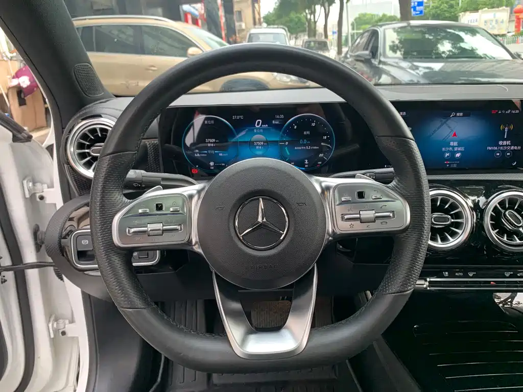 Mercedes-Benz A-Class 2023 — фото 14