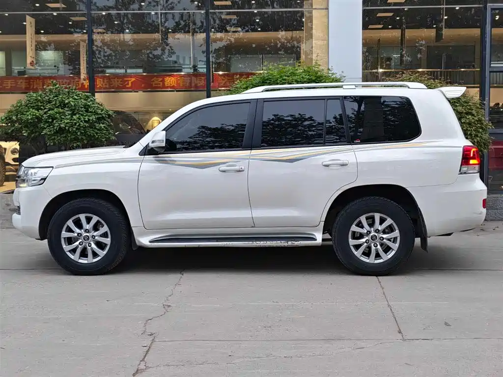 Toyota Land Cruiser 2019 — фото 2
