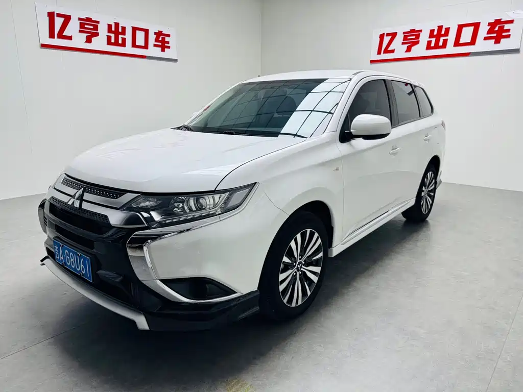 Mitsubishi Outlander 2021 — фото 3