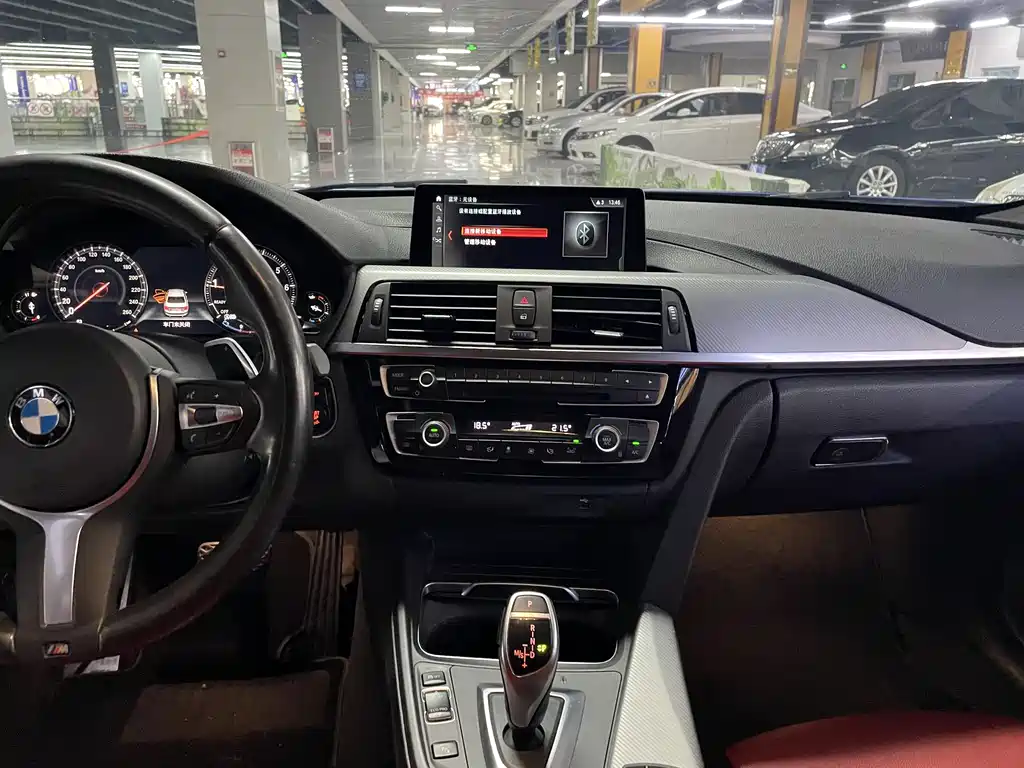 BMW 3 Series 2018 — фото 14