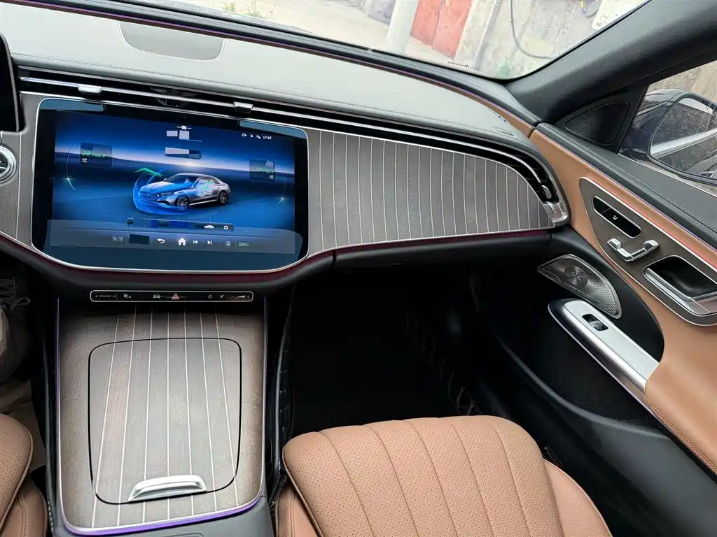Mercedes-Benz E-Class 2024 — фото 11