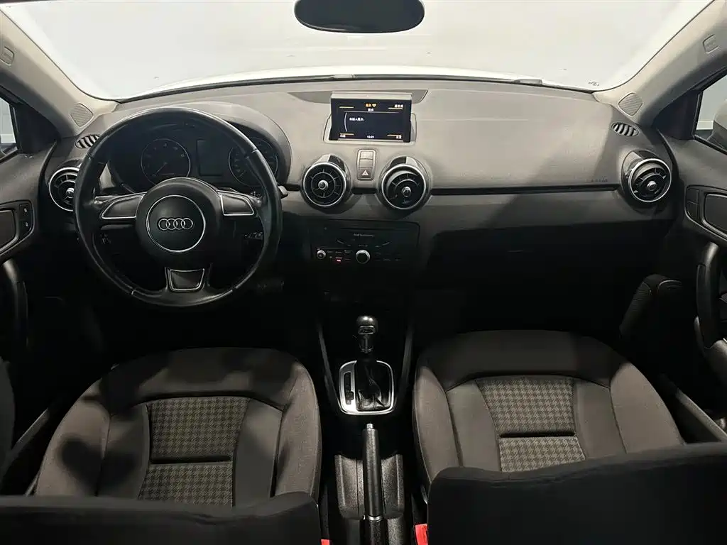 Audi A1 2015 — фото 10