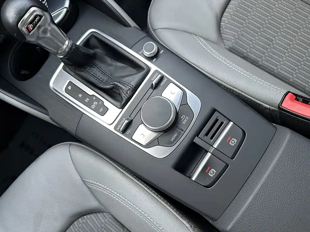 Audi A3 2018 — фото 13