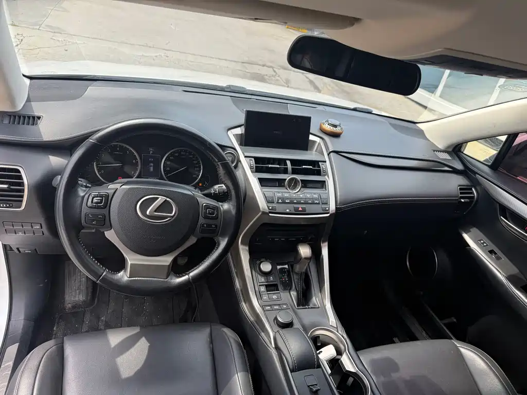 Lexus NX 2015 — фото 11