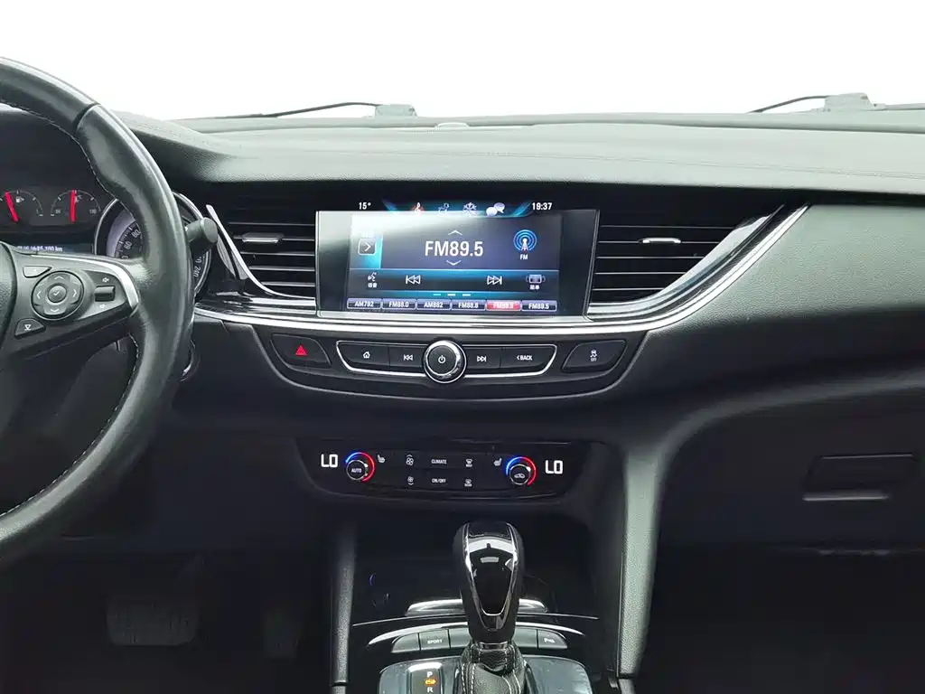 Buick Regal 2020 — фото 12