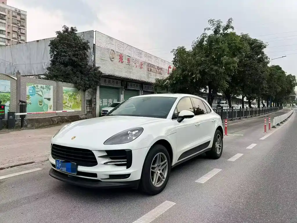 Porsche Macan 2019 — фото 1