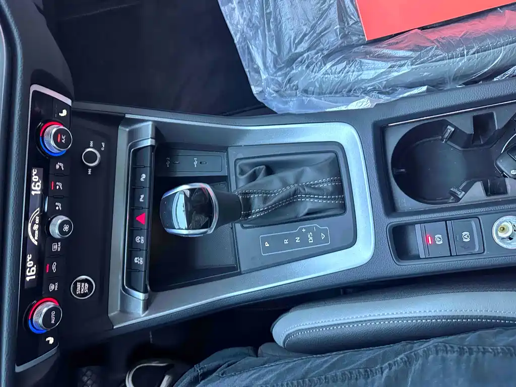 Audi Q3 2023 — фото 15