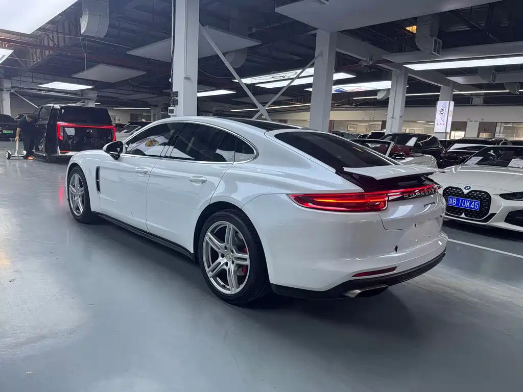 Porsche Panamera 2017 — фото 12