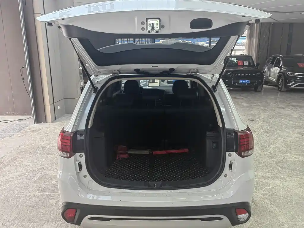 Mitsubishi Outlander 2020 — фото 18