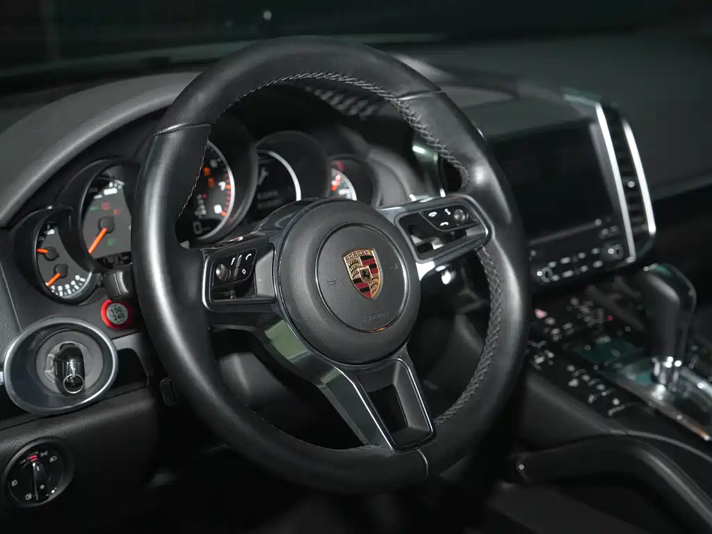 Porsche Cayenne 2018 — фото 11