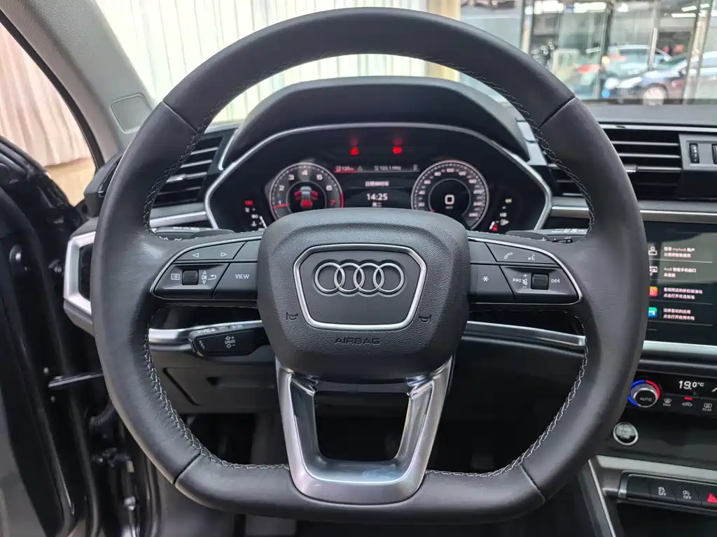 Audi Q3 2023 — фото 12