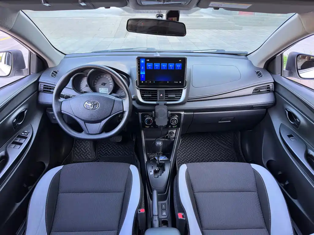 Toyota Yaris L 2020 — фото 11
