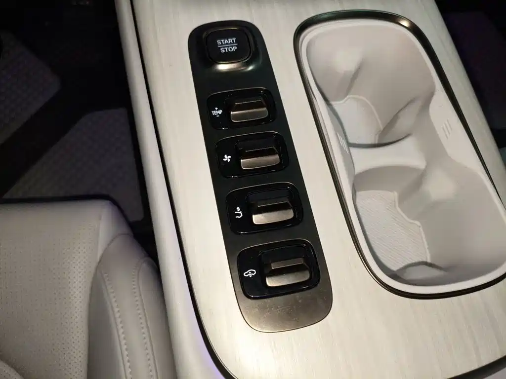 Xiaomi SU7 2024