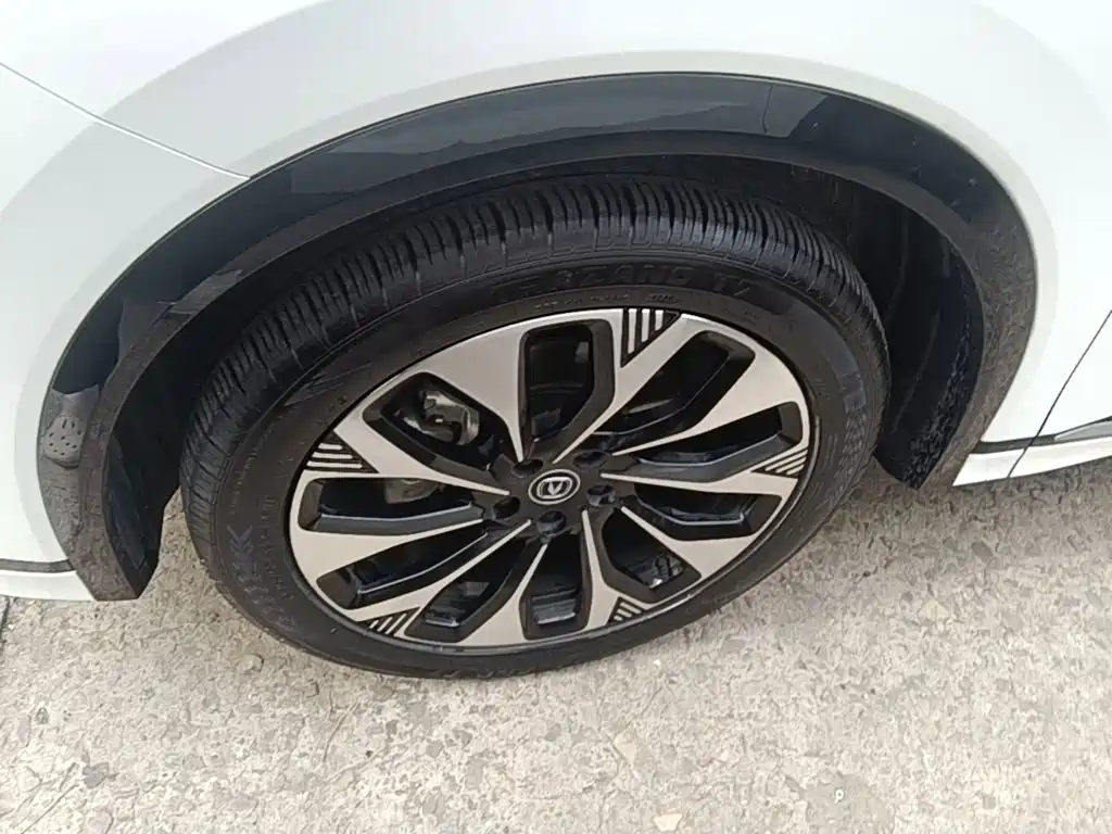 Changan CS75PLUS 2025 — фото 23