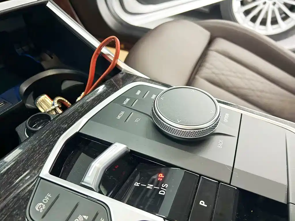 BMW 3 Series 2023 — фото 11