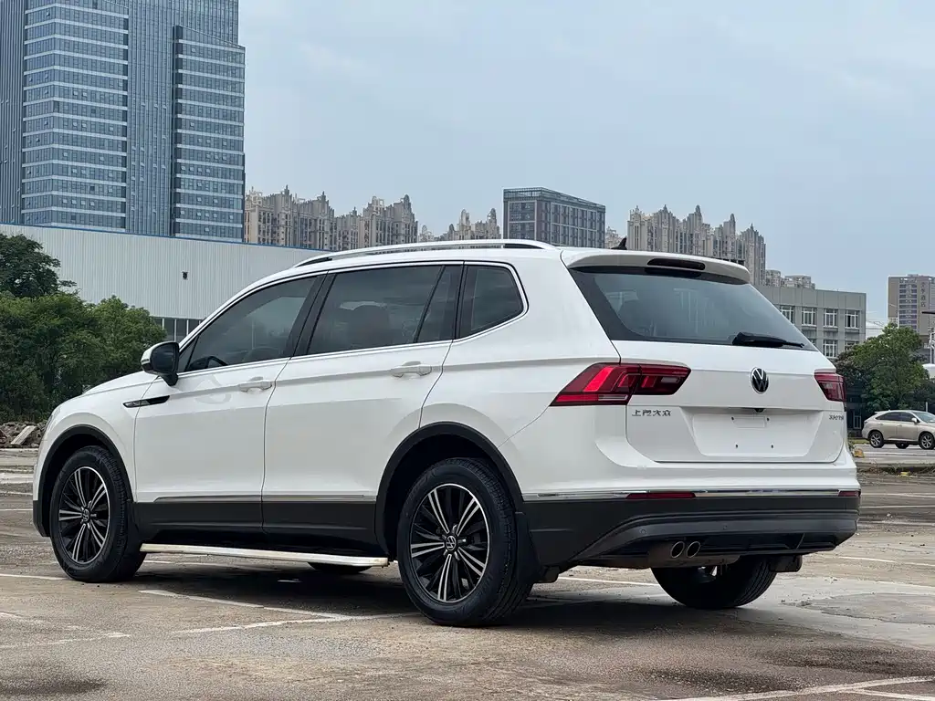 Volkswagen Tiguan L 2021 — фото 8