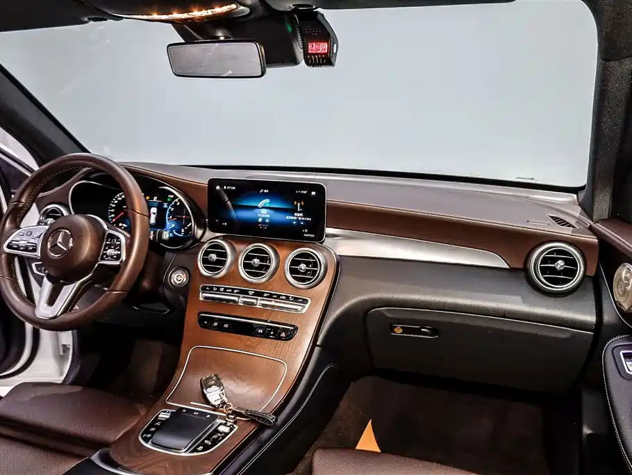 Mercedes-Benz GLC 2020 — фото 32